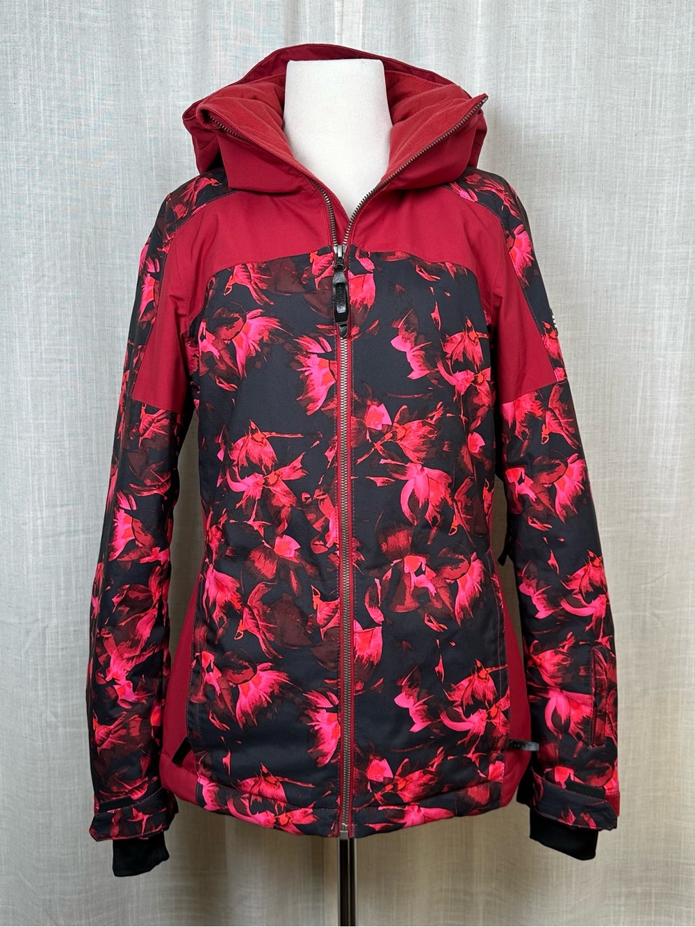 O’Neill Wavelite Ski Snowboard Jacket Womens XS Red Pink Black Floral 10K